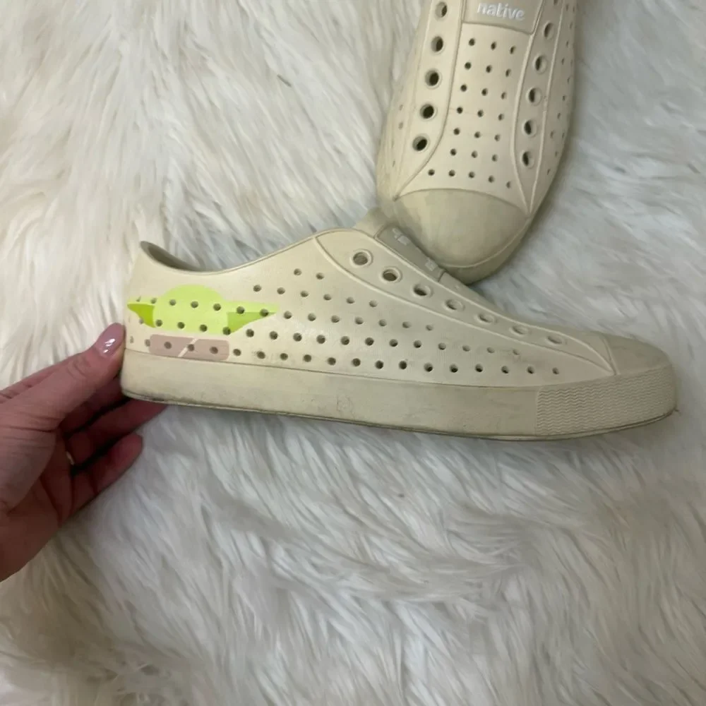 [Native] Unisex Beige Star‎ Wars Slip ons - Size M8 / W10